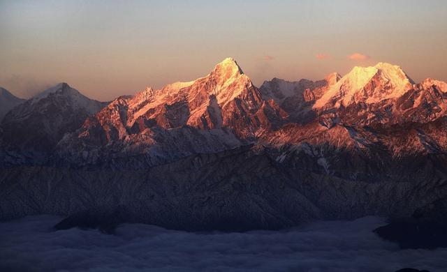 「旅行百事通」.矗立在中国的神秘金字塔,你爬上去过吗?