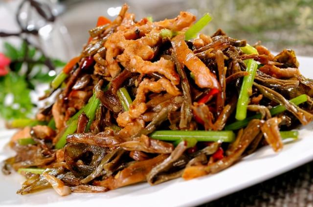 炒肉时，不能加3样调料，很多人爱加，难怪总粘锅，还没“肉味”