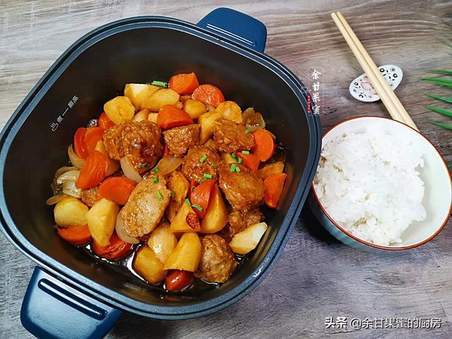 胡萝卜山药烧丸子，烧一烧上桌，咸鲜味美又下饭