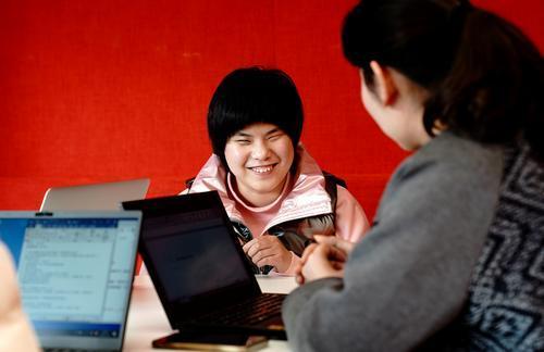 公司|求职遭婉拒，上海90后视障女孩自主创业，成多平台有声书主播