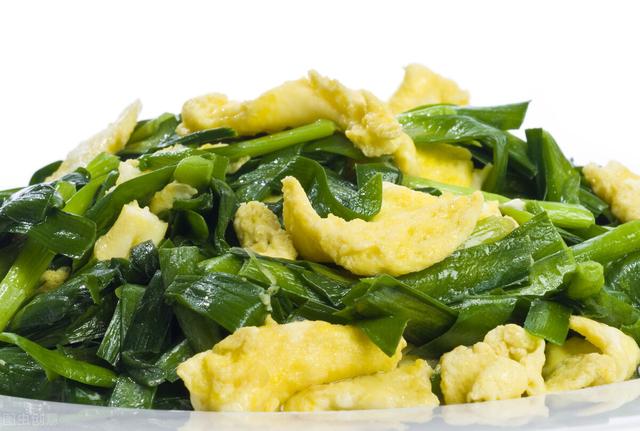 韭菜炒鸡蛋，分开炒还是合一起炒，3个步骤，教你韭菜翠绿炒不老