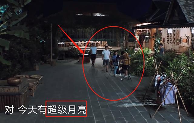 淡蓝色的记忆|张子枫等到超级月亮，围观时黄磊的手抢镜了，“老父亲”既视感