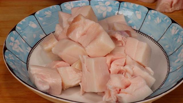 猪油怎么熬才香，好多人搞错了，不用油不加水，熬出来又白又香