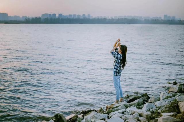 25岁“小魔仙”孙侨潞跨年夜猝死，年轻人千万不要拿身体赌未来！