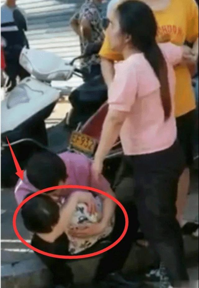 爱在屋檐下|5岁男童熟睡遗留车内死亡，专家表示车内高温儿童仅能坚持30分钟