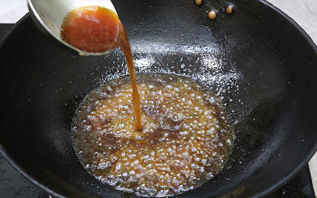 天凉多吃羊肉白菜炖粉条，肉质软烂，热气腾腾，一大碗不够吃