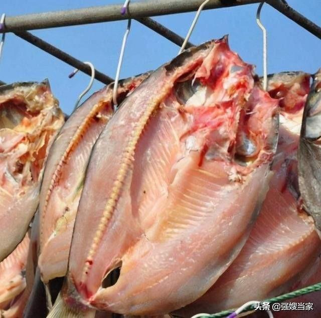 没地方熏腊鱼，试试酱油腊鱼，易学易做，色泽红亮，比熏鱼还好吃