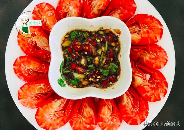 煮白灼虾时，沸水下锅就错了，大厨教你一招，虾肉鲜嫩多汁又不腥