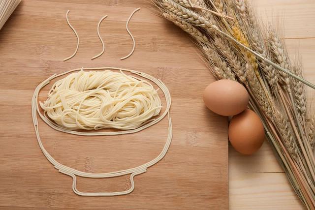 面条|久煮不断的面条吃不得？太白的面条不能买？买面条，最该注意这三点→