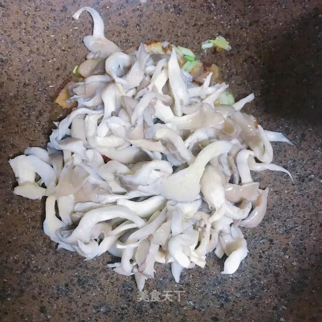 等了一年的腊肉，忍不住想尝尝鲜！味道醇香，百搭又下饭