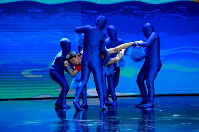 福清侨乡街舞团《冲浪》惊艳央视《看我72变》舞台|影视交流地