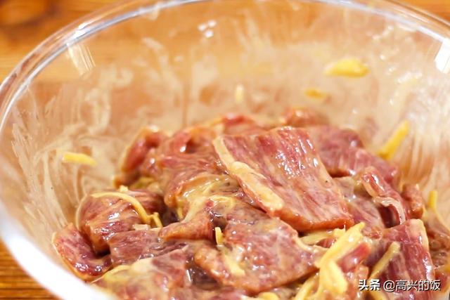 2包榨菜、1块牛肉，不炒不炖，这样做8分钟出锅，口感嫩滑