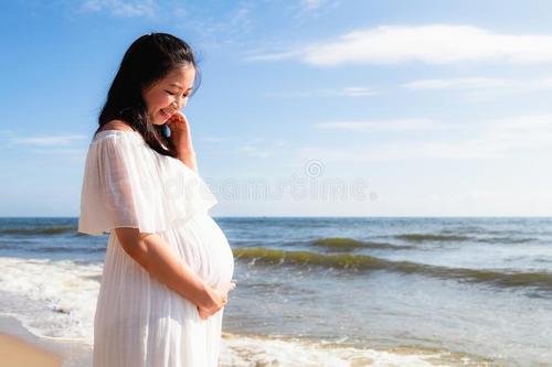 「超级宝妈」腆肚孕妇也是一道风景,腆着大肚子仍然风姿绰约!