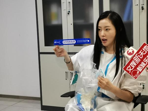 浮生|合作过娱乐圈一半女神的张嘉译这回搭上了张天爱，剧照真实过了头