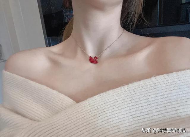 时尚探究社施华洛世奇火了125年的奢侈品牌，人造玻璃，价格却堪比天然水晶