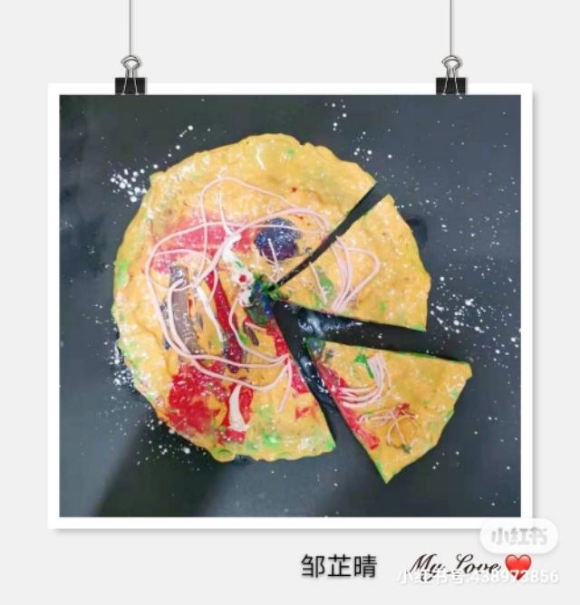 #你的育儿经#看到就想吃的美味披萨,是幼儿园宝宝们的绘画作品