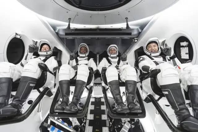 SpaceX首次商业载人飞行发射推迟