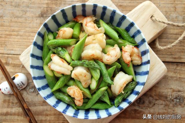 「超级宝妈」春天，这菜正适合孩子吃，有荤有素营养全、味道好，贵也别省