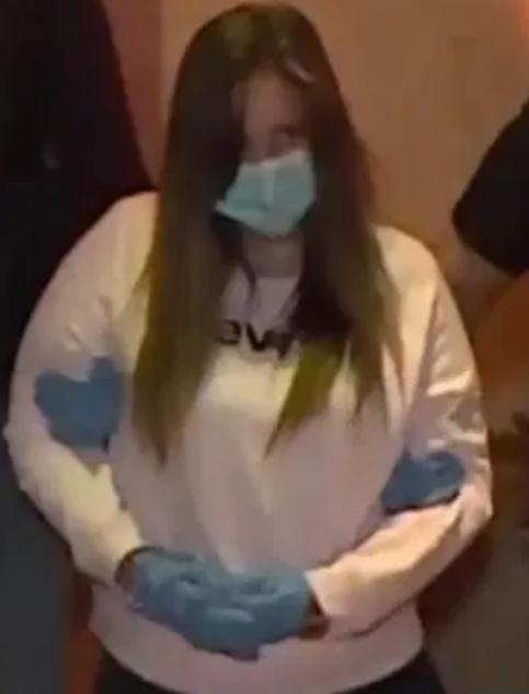 [超级宝妈]意21岁母亲和伴侣吵架拿孩子撒气，把两月大婴儿扔地上摔成脑损伤
