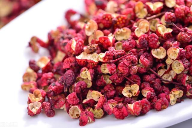 炖肉炖排骨时，调料可不能乱放，牢记3不放技巧，肉质鲜嫩还不腥