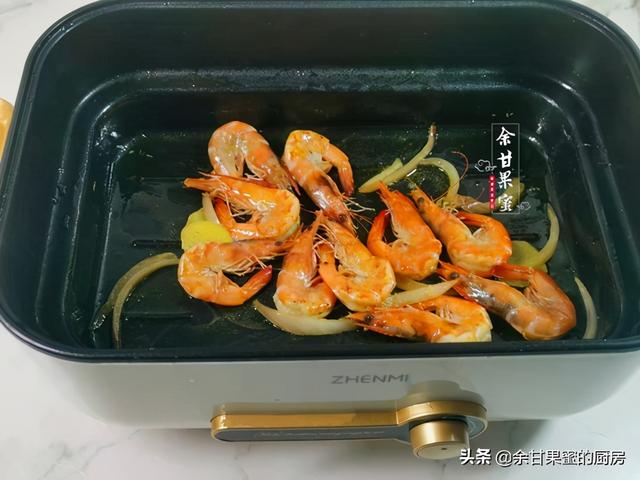 别总用五花肉焖白菜了，换这食材，咸鲜味美，简单又下饭