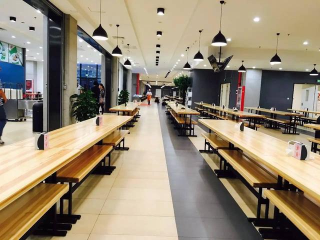 阿里员工下班为何从来不点外卖？网友：看到阿里食堂我明白了