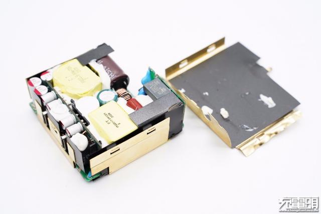 联想90W双C口氮化镓快充拆解，双口45W快充，内部设计爱了