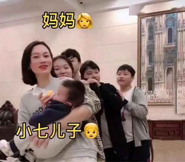 34岁宝妈生娃“上瘾”，13年连生7娃：不想浪费老公好基因