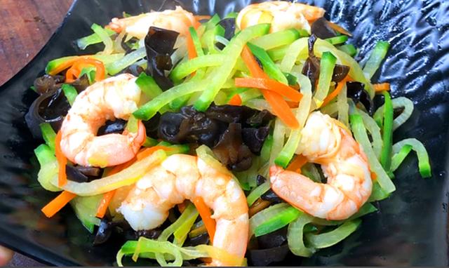 天冷了，萝卜和它是绝配，炒一炒，鲜香味美营养高，不懂吃可惜了