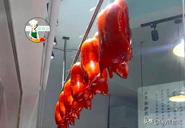吃烤鸭时，店员问：鸭架煲汤还是做椒盐？别犹豫，果断回答2个字