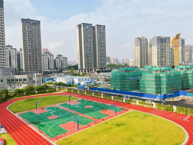 东华里小学新校园9月启用,萌娃提前体验校园生活