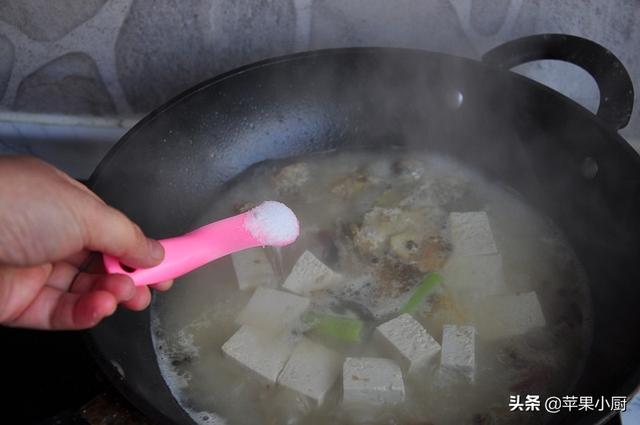 冬天应多吃的大炖菜，高蛋白低热量，吃到最后汤还是热乎乎的，鲜