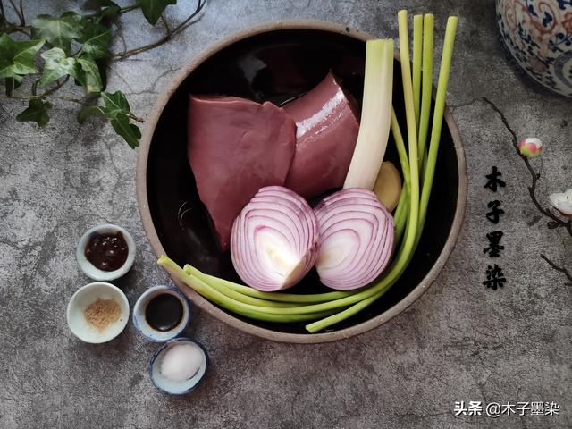 猪肝怎样炒更嫩？掌握1泡1焯1焖3个技巧，又嫩又香比肉好吃
