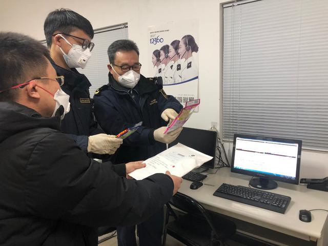 #北京日报客户端#通关口罩74900个！北京海关快速验放首批跨境电商援助物资