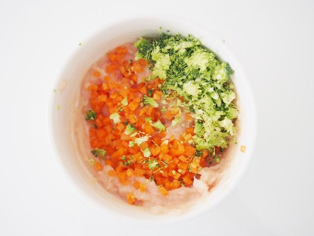 #你的育儿经#可当宝宝小甜食的鸡肉彩蔬蛋卷，颜色鲜艳，营养美味两不误
