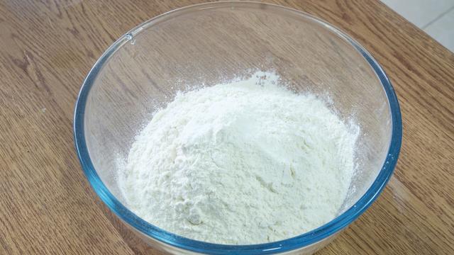 饼烙得像锅盔？教你个好方法，外酥里软、全是小薄层，凉了也不硬