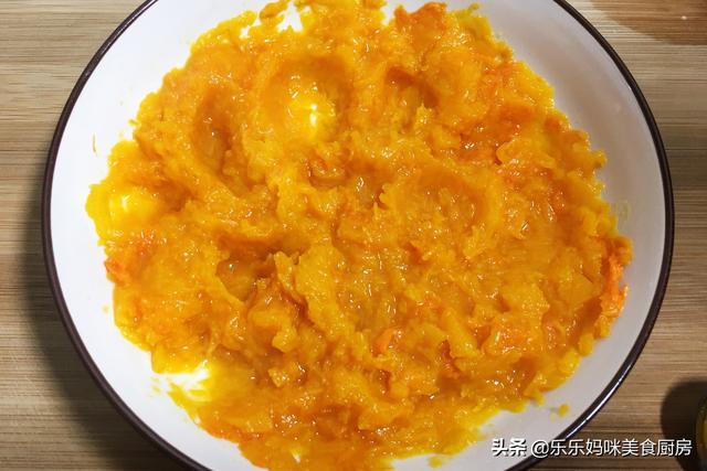 煮南瓜小米粥时，不要直接下锅煮，记住这3点，香甜浓稠出米油