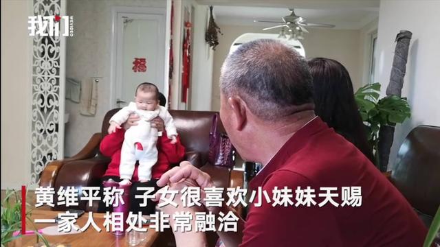 超级宝妈：67岁高龄产妇现状，坚持母乳喂养孩子聪明，夫妻重视养生家人和睦