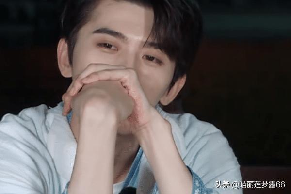 资讯早知道|蔡徐坤怕是个憨憨，称呼沙溢“沙子爹”，谁注意他怎么称呼胡可？