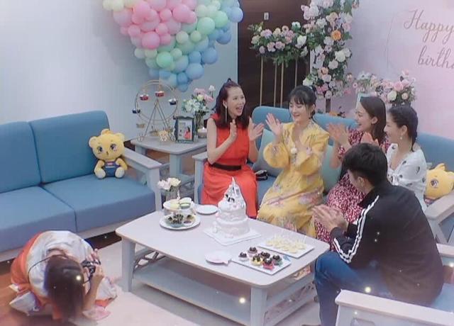 流年不诉|妻子团给谢娜准备生日蛋糕，本以为随便买的，看清造型，娜姐哭了