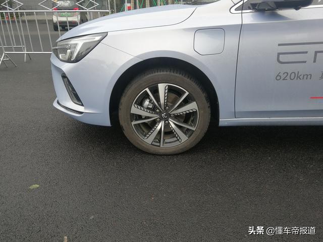 资讯｜NEDC续航620公里 上汽R汽车 ER6亮相海口车展