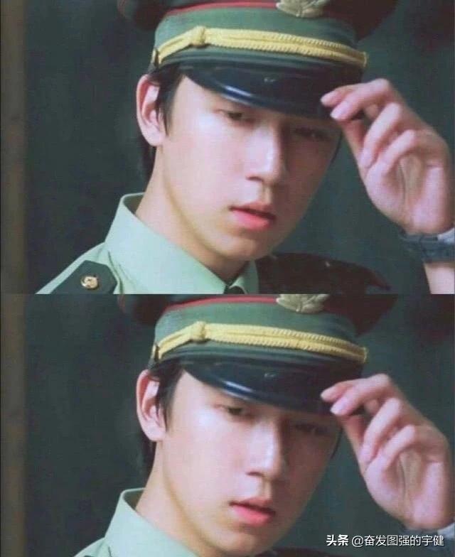 #fun娱乐#鬼吹灯片头题字是潘粤明写的。明明可以靠颜值，可偏偏要靠才华