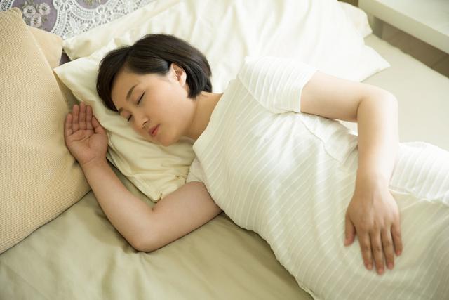 你的育儿经：孕中晚期，孕妇睡姿很重要，这个睡姿对胎宝宝好，孕妈提前知