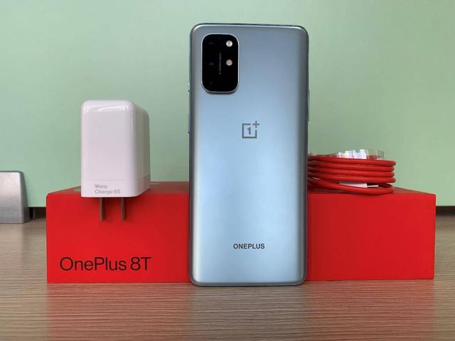 “欧皇”附体连抢两部一加8T，银时+青域双版本开箱