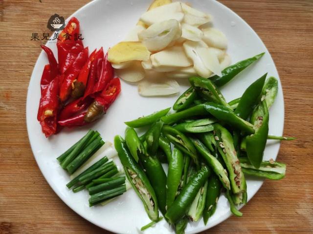 爆炒鱼片，不要直接下锅炒，教你正确做法，鱼片滑嫩鲜香又完整