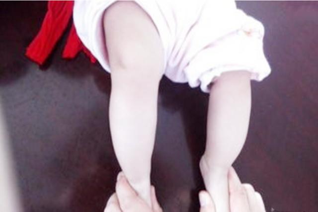 「超级宝妈」孩子腿部如果有两个“特征,”以后可能是高个子,你家孩子有没?