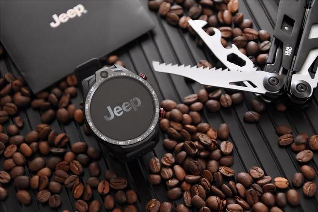 支持语音通话，能安装APP，双向拍照，Jeep智能运动手表