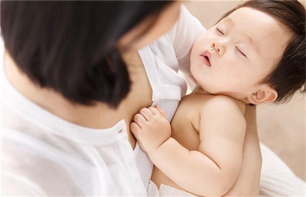 超级宝妈■宝宝为什么喜欢被抱着？这样会惯坏他吗？知道原因后想多抱会