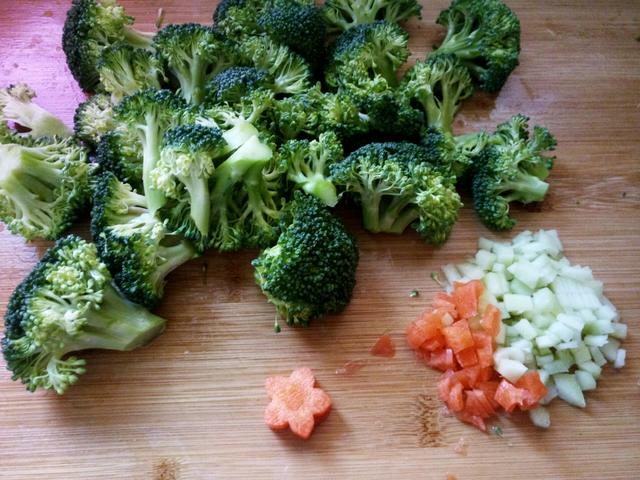 西兰花变身成圣诞树，好吃又好看，孩子都不舍得吃了