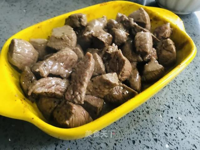 杏鲍菇牛肉粒：一口一块牛肉，真的太满足了